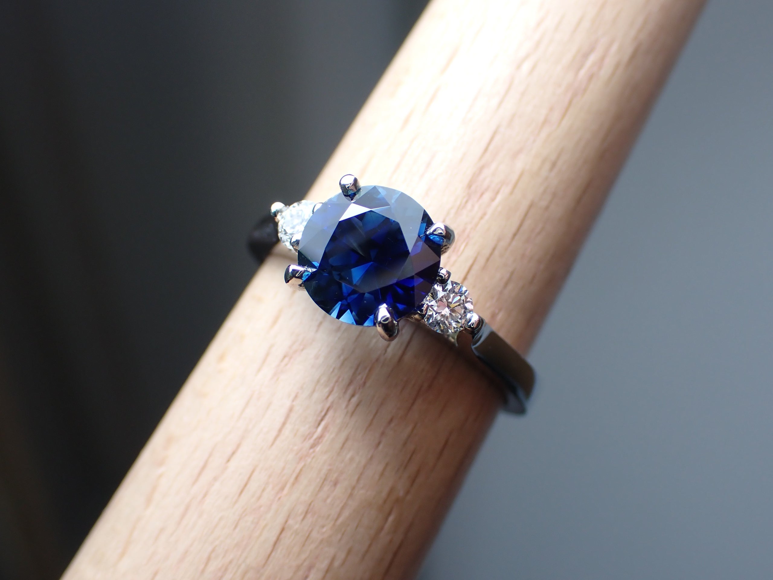 Sapphire diamond outlet platinum ring